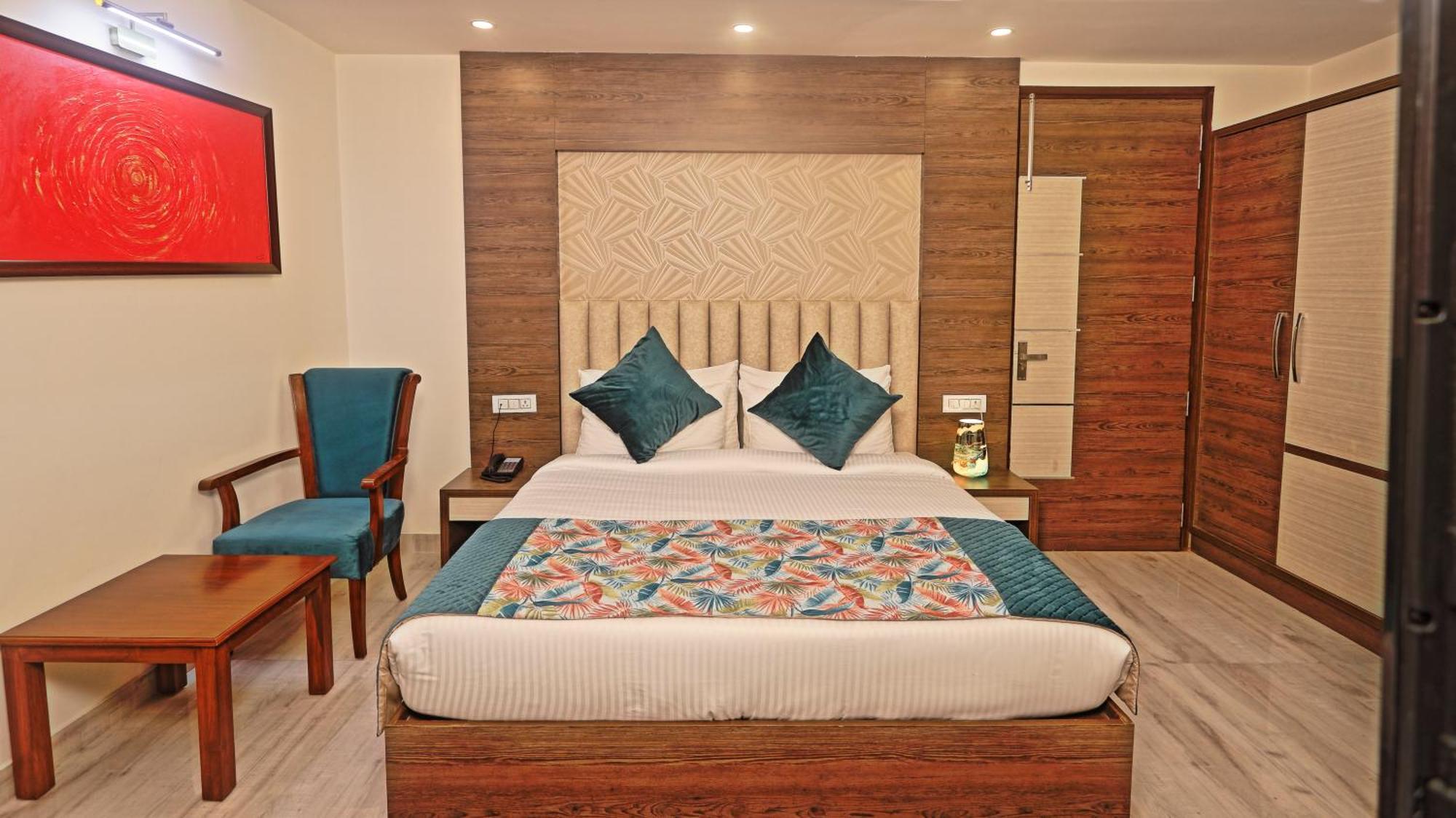 Hotel Cardinal Oxmo Delhi Airport New Delhi Exterior photo