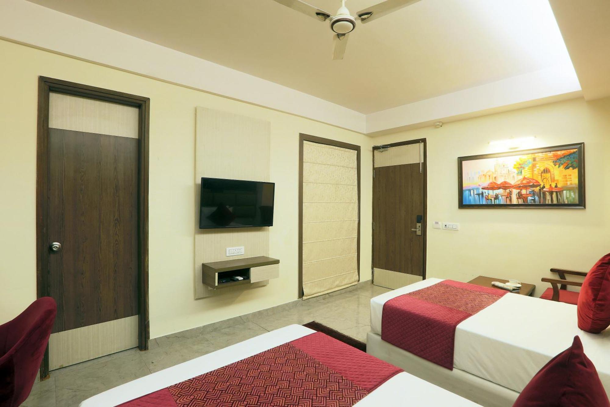 Hotel Cardinal Oxmo Delhi Airport New Delhi Exterior photo