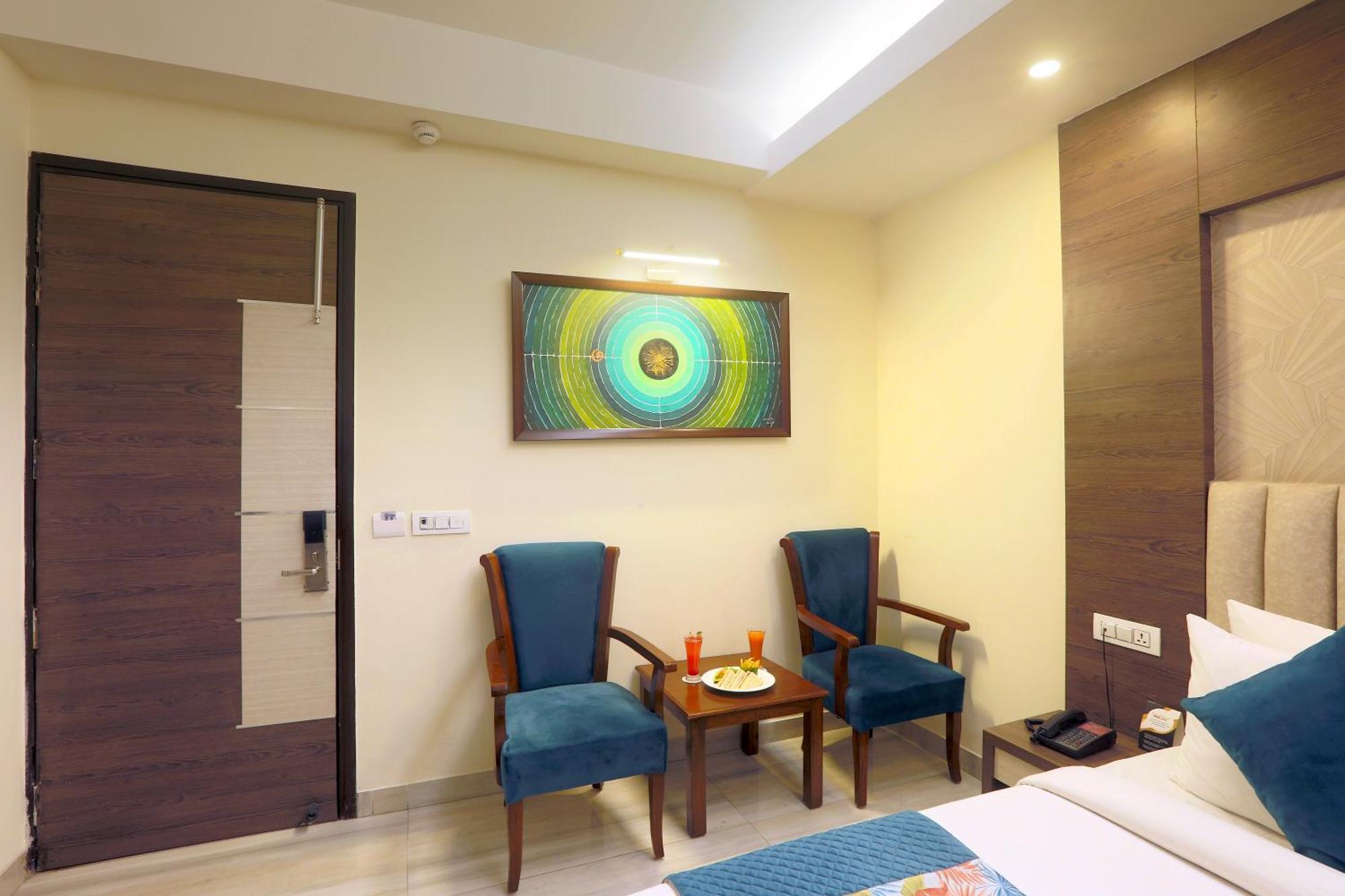 Hotel Cardinal Oxmo Delhi Airport New Delhi Exterior photo