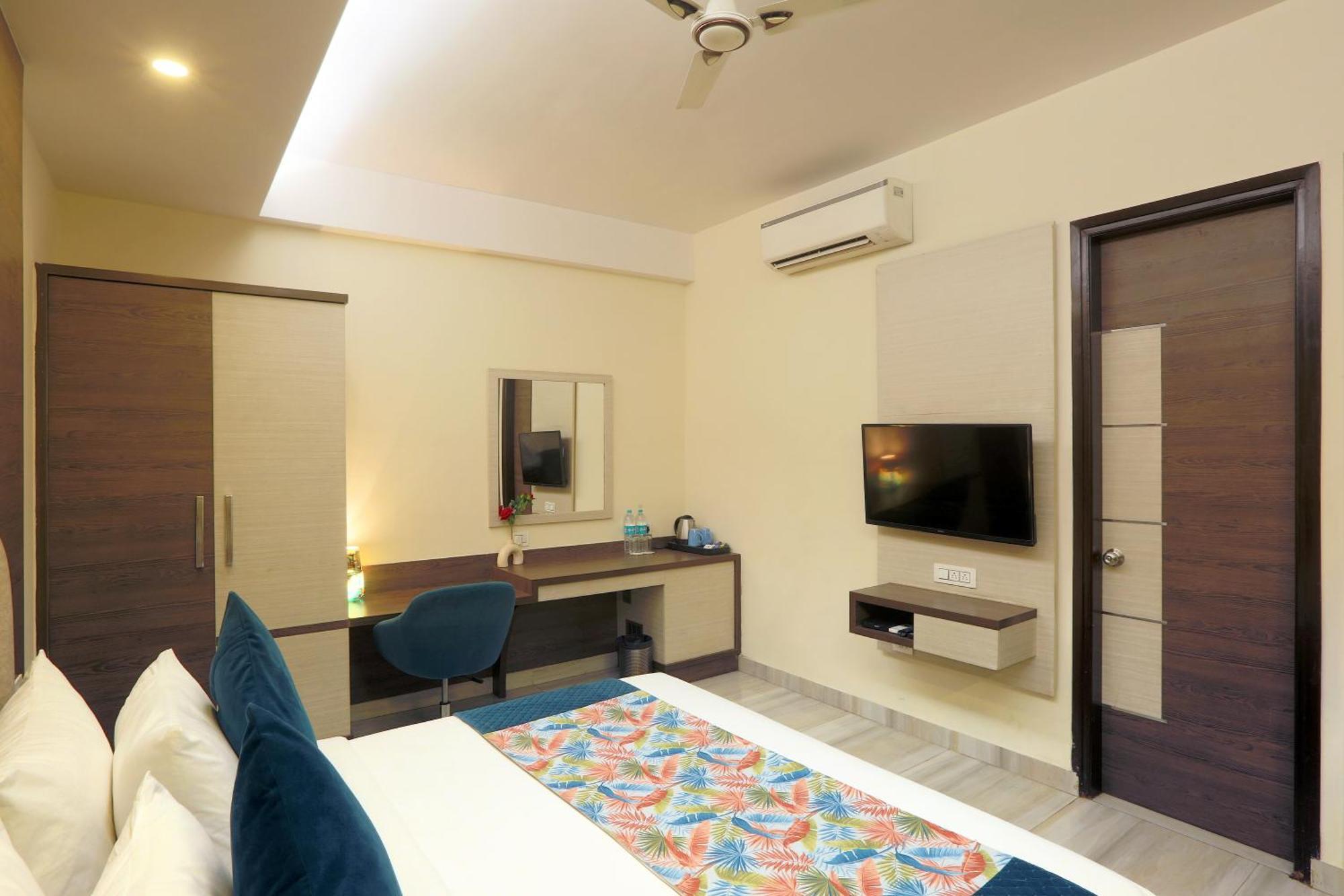 Hotel Cardinal Oxmo Delhi Airport New Delhi Exterior photo