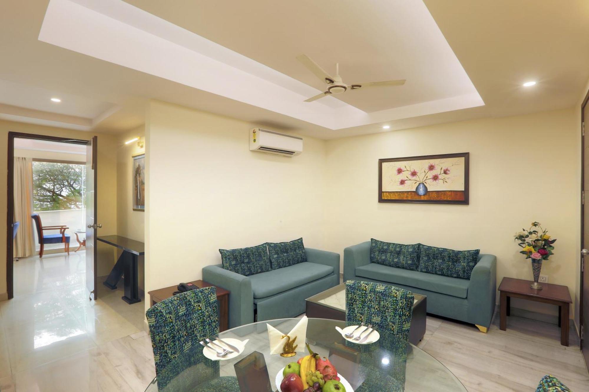 Hotel Cardinal Oxmo Delhi Airport New Delhi Exterior photo