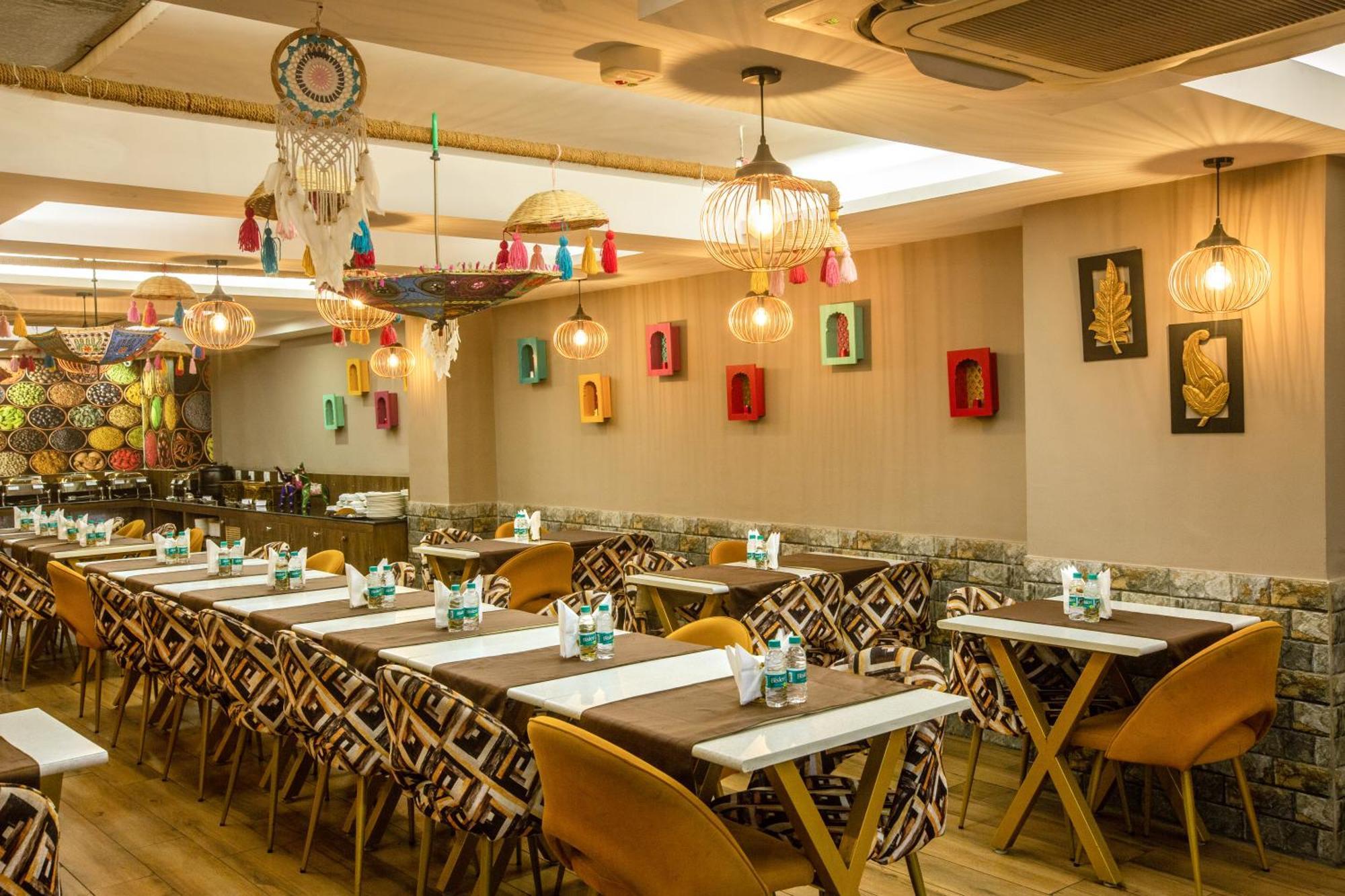 Hotel Cardinal Oxmo Delhi Airport New Delhi Exterior photo
