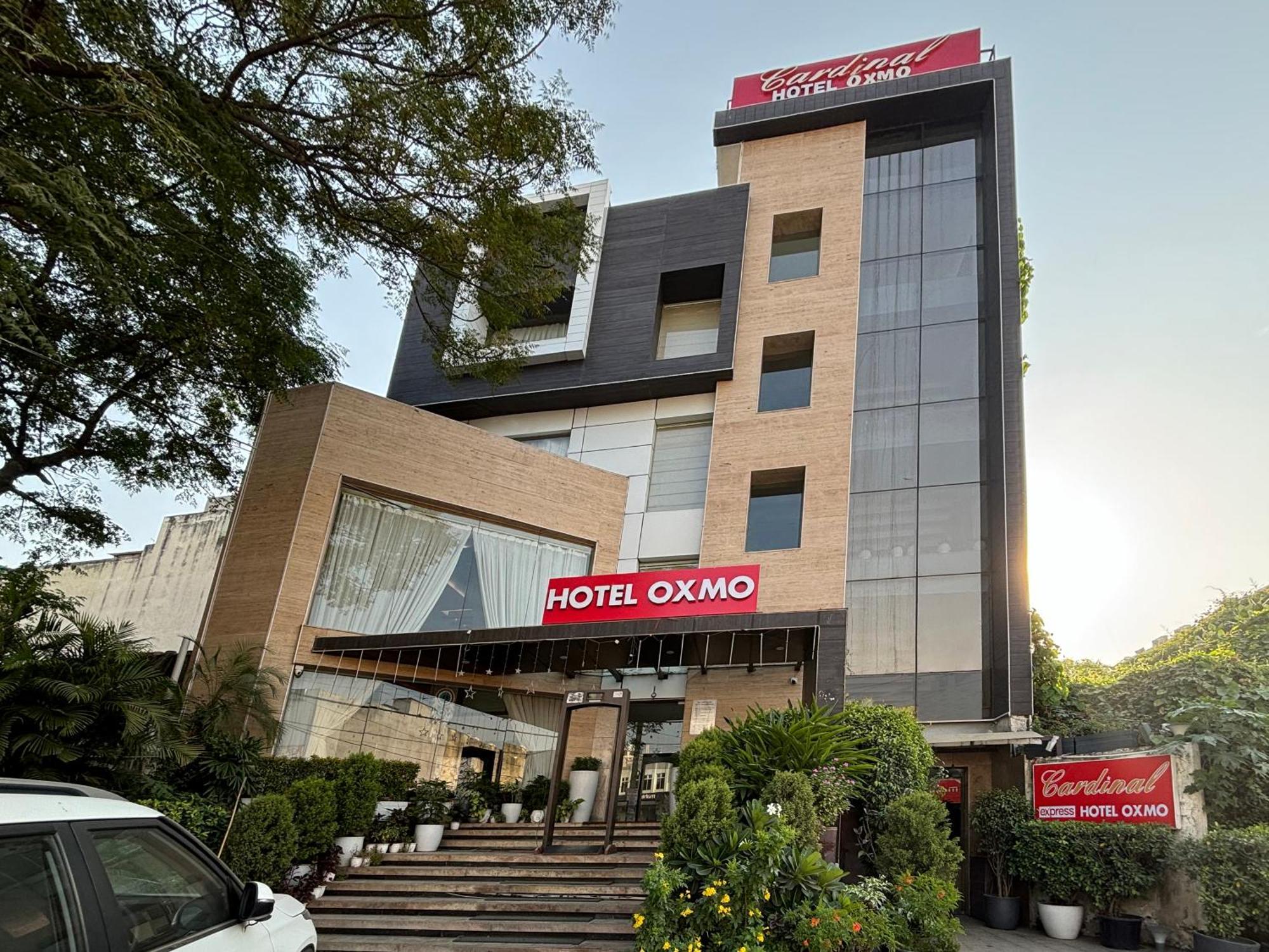 Hotel Cardinal Oxmo Delhi Airport New Delhi Exterior photo